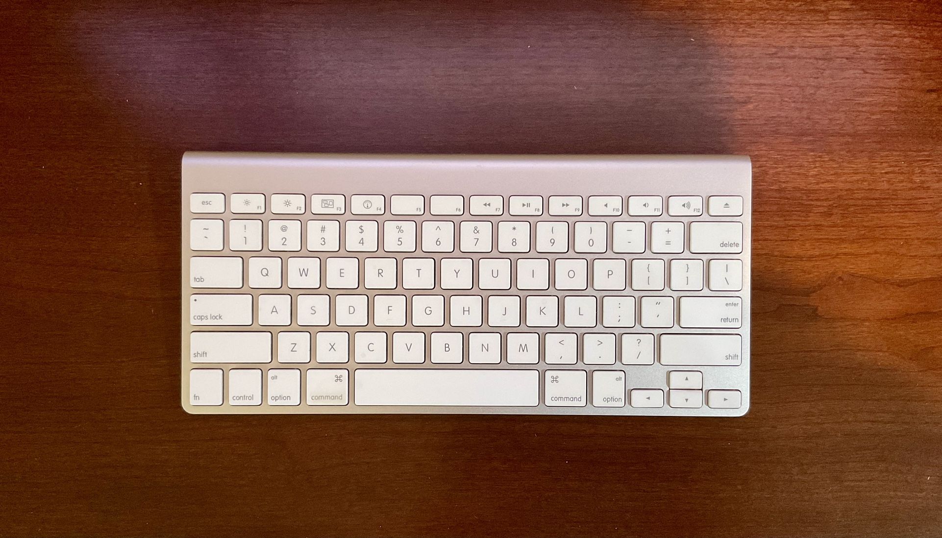 Apple Magic Wireless Keyboard (battery)
