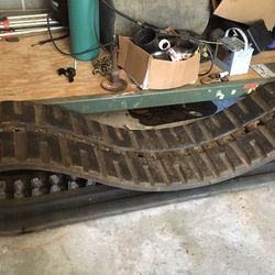 Bobcat T300 rubber tracks 