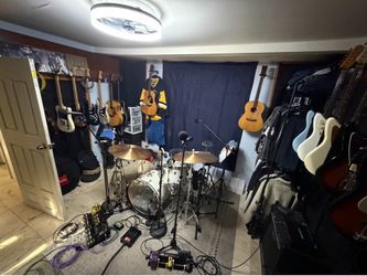Music lessons. Guitar drums and bass in Chino