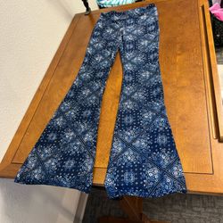 Woman’s Size Small Flare Leggings 