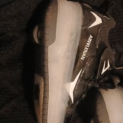 Kids size 27s ainvlenan skate shoes