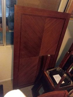 Dining Room Table & Chairs