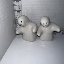 white Ghost Salt & Pepper Shakers w/Stoppers Halloween Set Adorable BOOO