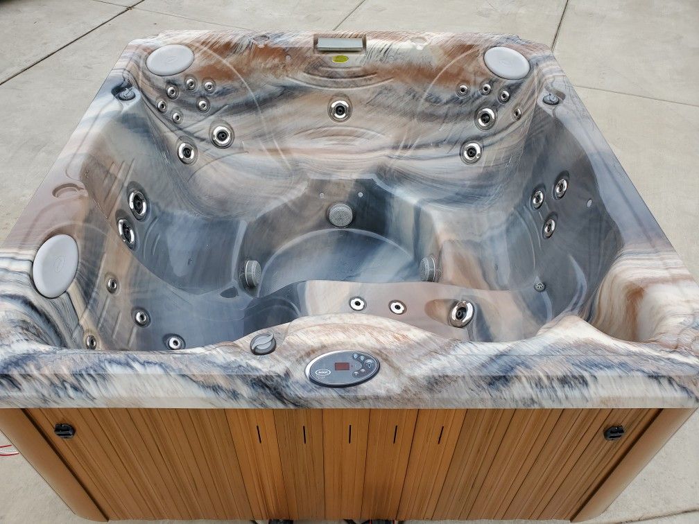 Spa Jacuzzi J235 for Sale in Ontario, CA OfferUp