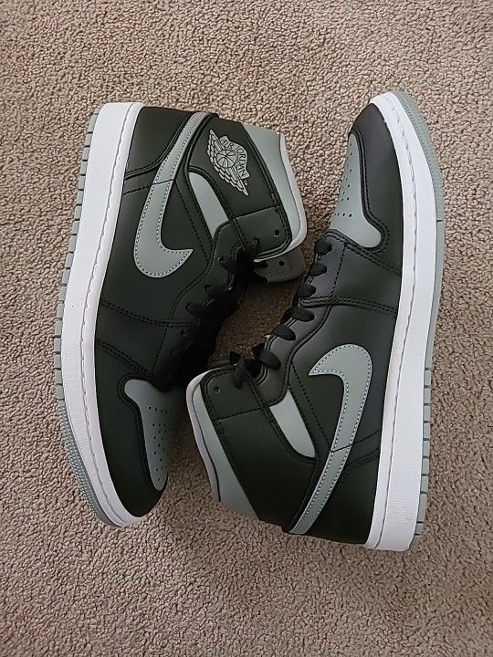 Wmns Air Jordan Retro 1 Mid "Shadow " Size 10.5wmns/9 Men