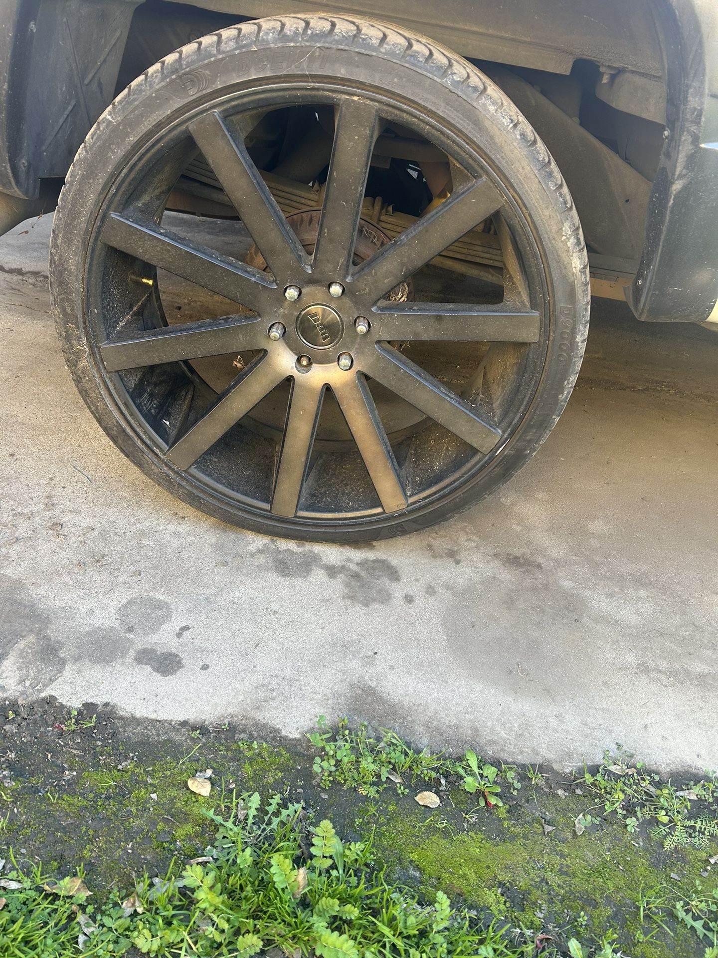 26’ Dub Shot Calla Rims Off a Chevy Suburban