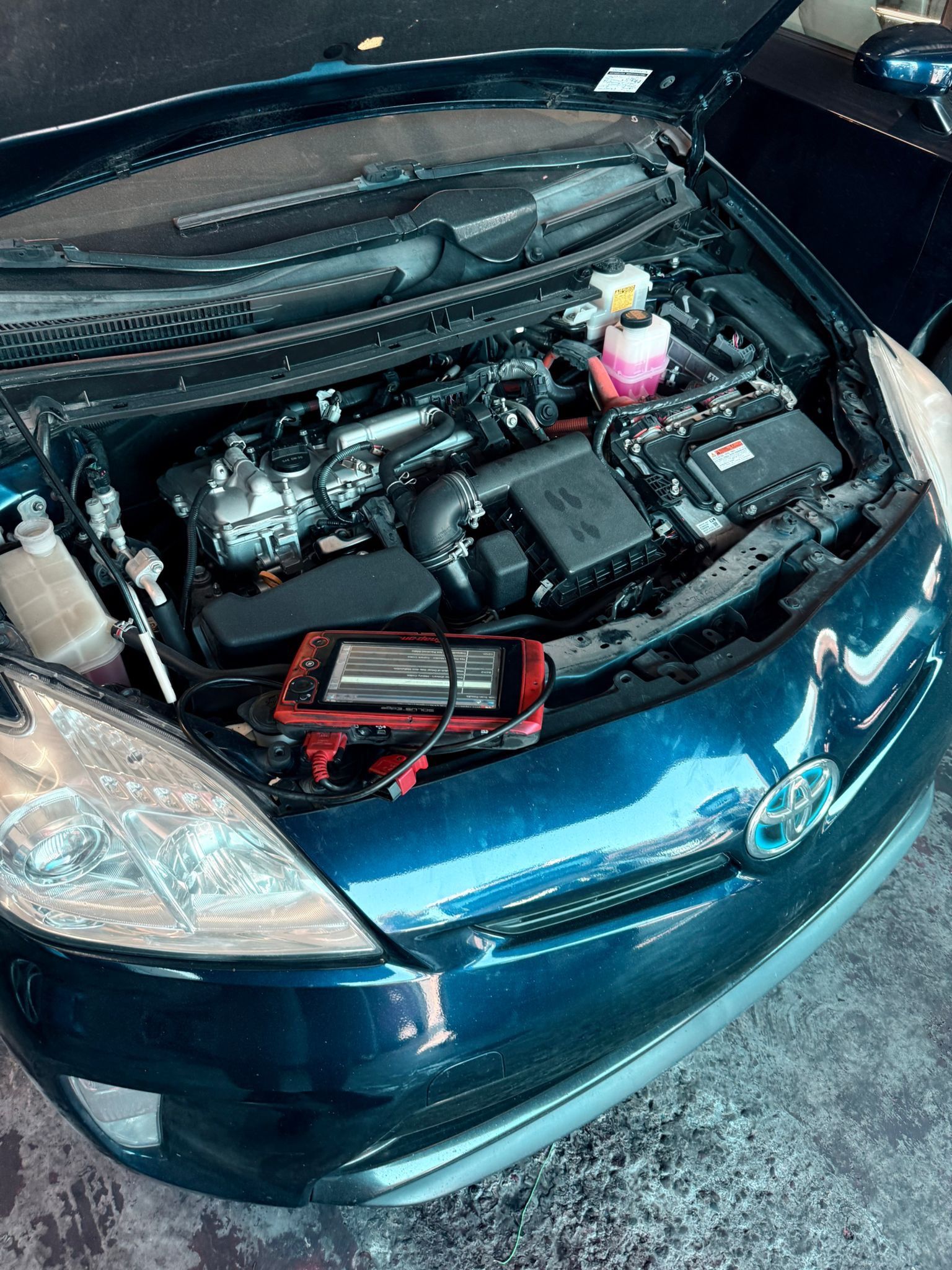 TOYOTA PRIUS ENGINE