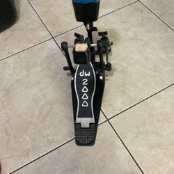 Dw  2000 Pedal With Cowbell 