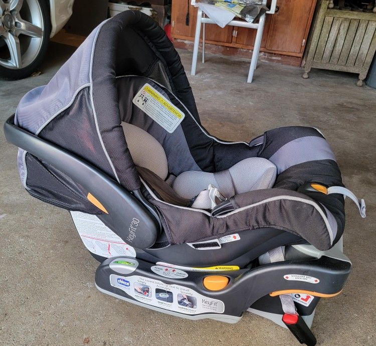 Chicco KeyFit 30 Infant Car Seat + Stroller Attachment