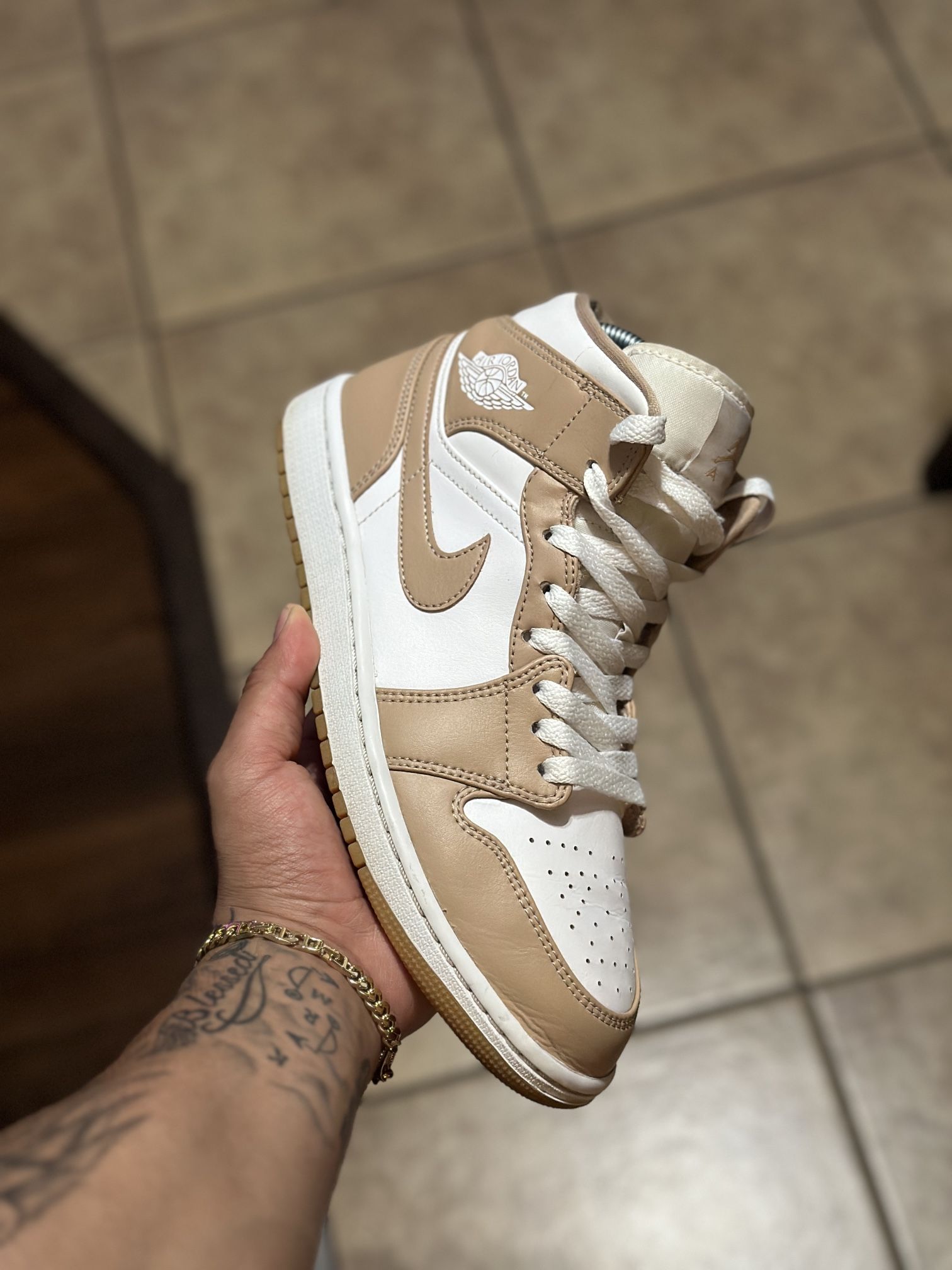 Jordan 1 Mid Tan Gum Size 8.5