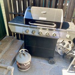 Grill + 2 Propane Tanks