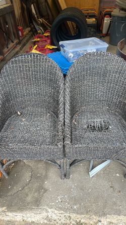 4 wicker chairs - in need of repair