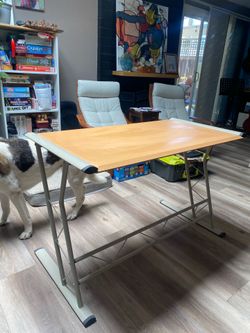 ~4ft long desk - like new condition