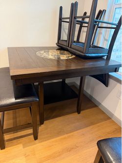Dining room table