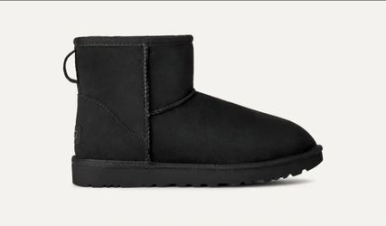 UGG Classic Mini II Boots size 11