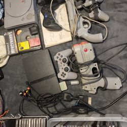 Sony PlayStation 2 With 3 Memory Cards Instruction Manual Five Controllers Two Guns Throwing In A Original Sony PlayStation It Boots Up But5th