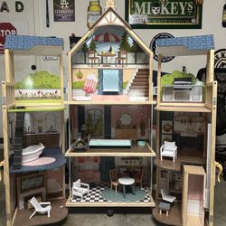 Doll House 