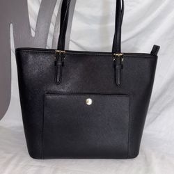 *MICHAEL KORS* NWOT Black leather tote bag with gold hardware & front pocket.