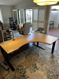 Uplift Curved Corner Standing Desk (Right Hand)