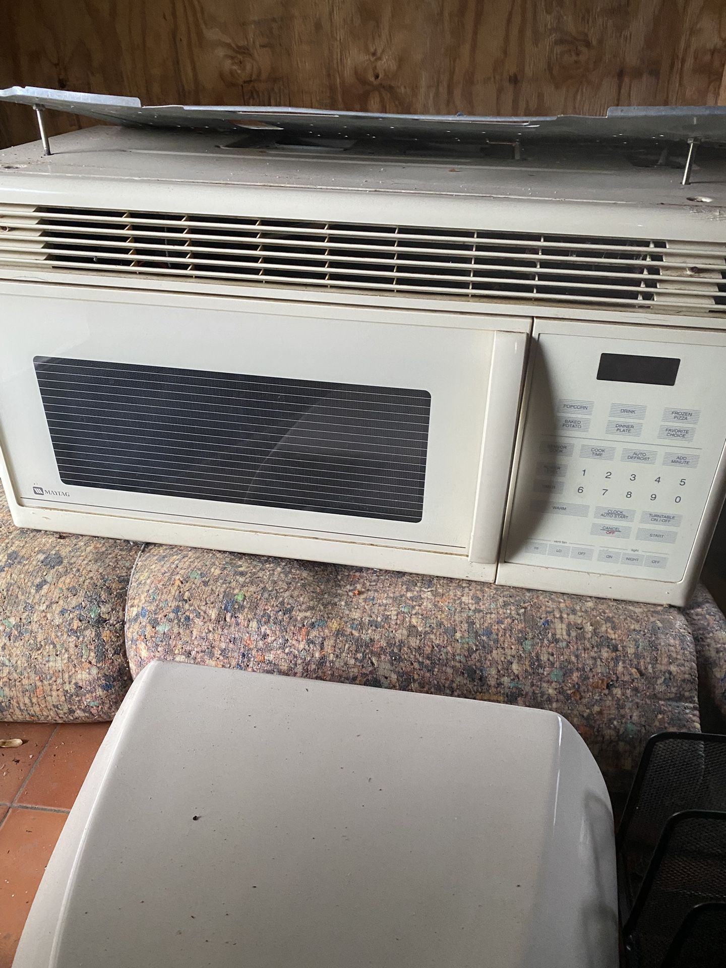 30 In Microwave Clean With Rotating Plate