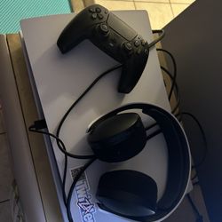 Ps5 With Sony headphones & Ps Internal Storage Drive 
