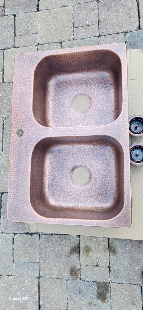 Sinkology Riley Top Mount 33" Hammered Antique Copper 1-Hole Double Bowl Copper Kitchen Sink