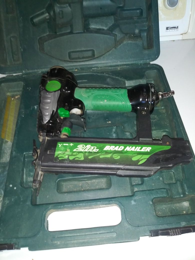 Brad nailer nail gun