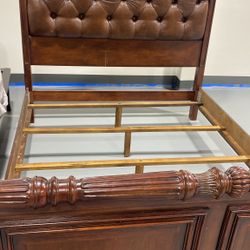 Bed frame, Spring And Mattress Queen