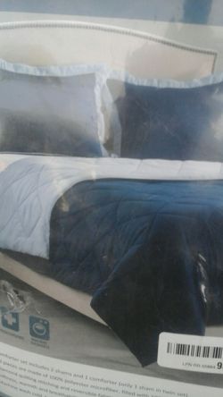 Down luxe Reversible Comforter set 2 pc Twin size, dark blue / light blue in color