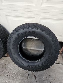 Goodyear Wrangler Territory
MT315/70 R17
Tires good condition