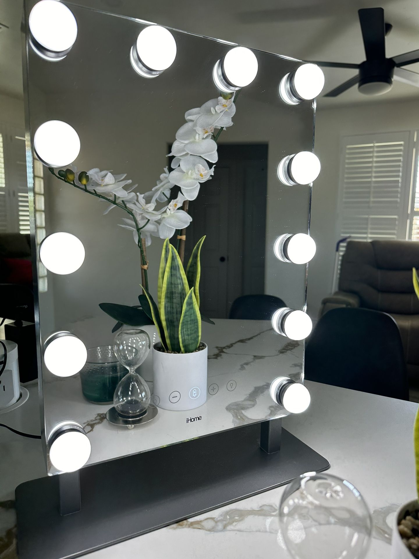 Hollywood Vanity Mirror PRO by iHome