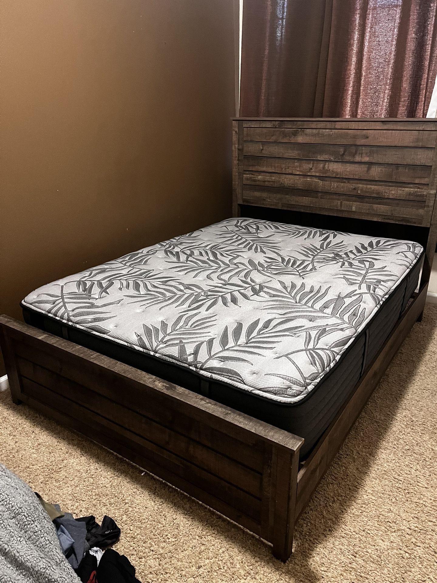 Solid Queen Wood Frame