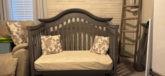 Baby Appleseed Convertible Crib