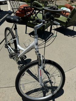 21 Speed Ladies Bike. White, Almost New 26” Wheels