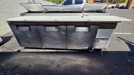 TRUE TPP-93 93” Commercial Pizza Prep Table – Needs Refrigeration Repair – $850 obo