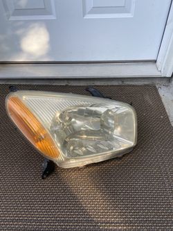 2001 -2005 Toyota RAV4 passenger side headlight