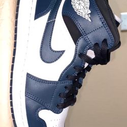 Jordan 1 Mid