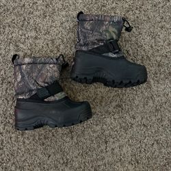 Little Kids Snow Boots Size 8 