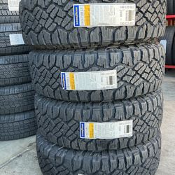 265 70 17  Goodyear wrangler duratrac  RT