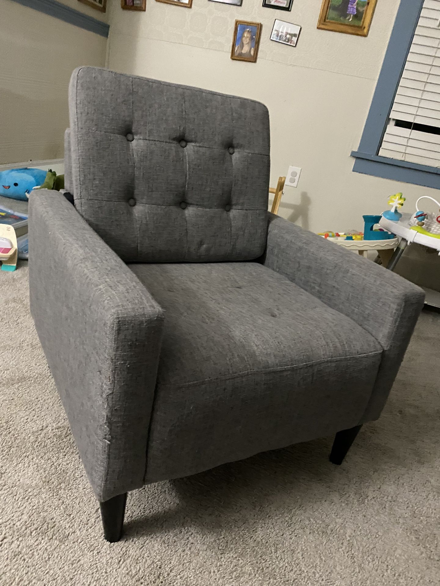 Living room Chair for Sale in WA OfferUp