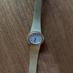 Vintage Bulova Gold Plate Watch – Elegant Bracelet Style – Running
