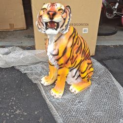 Realistic Tiger Statue 