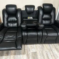 Jerome s Furniture Reclining Leather Couch. for Sale in San Diego CA OfferUp
