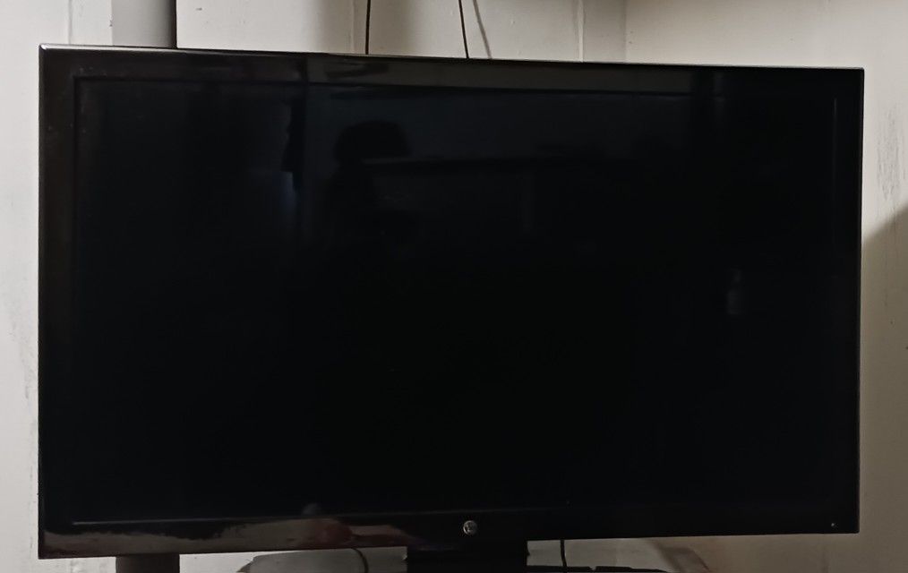 BIG SCREEN TV  [LCD]