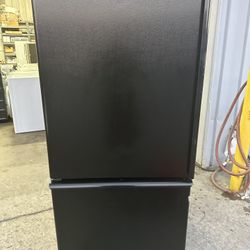 BOTTOM FREEZER REFRIGERATOR COUNTER DEPTH BLACK CAN DELIVER 