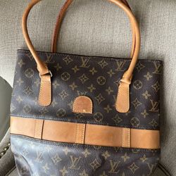 Louis Vuitton. 