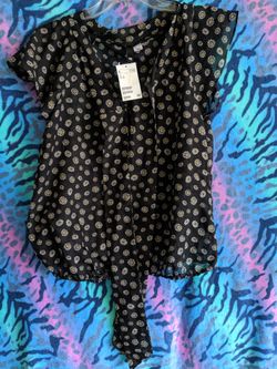 New H&M: Sunflower Design Black Shirt 