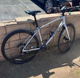 Trek FX4