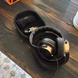 1more Headphones Over Ear 