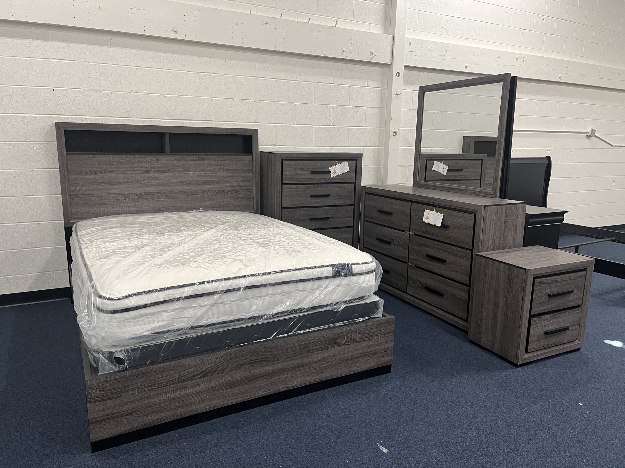 4 Pc Queen Bedroom Set ( Bed Frame , Dresser, Mirror And One Nightstand)